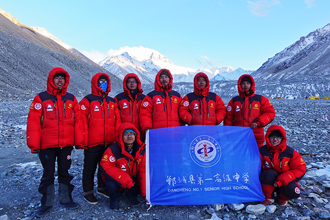 5200米珠峰大本营.jpg