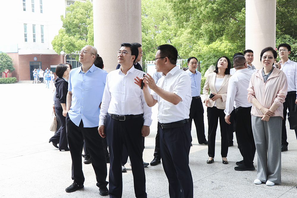 5.14省人大副主任何金平  芮朋摄影.jpg